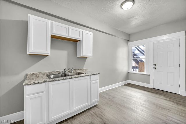 8111 Madison Avenue, Cleveland, OH 44102