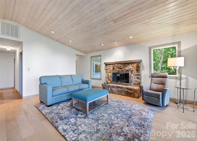 75 Briarwood Lane, Maggie Valley, NC 28751