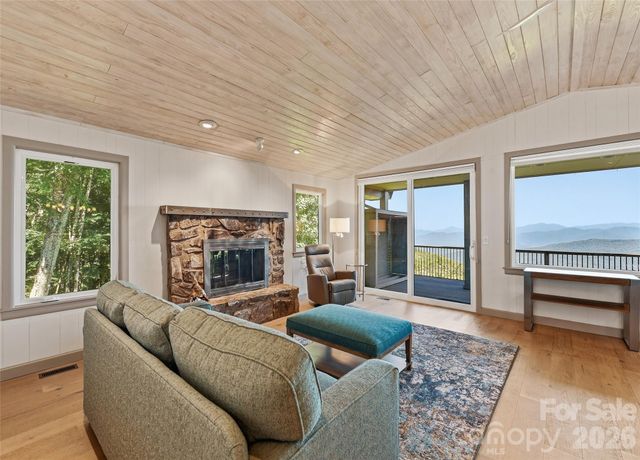 75 Briarwood Lane, Maggie Valley, NC 28751