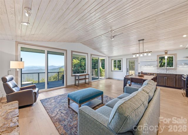 75 Briarwood Lane, Maggie Valley, NC 28751