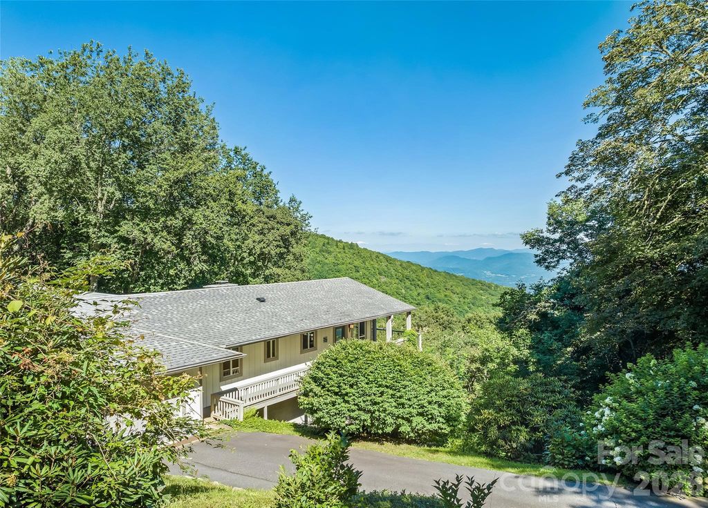 75 Briarwood Lane, Maggie Valley, NC 28751