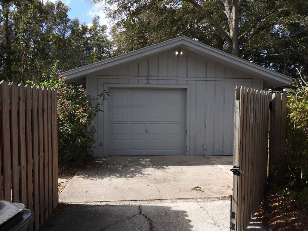 Image 6 of property listing at 8308 BEASLEY ROAD, Tampa, FL 33615