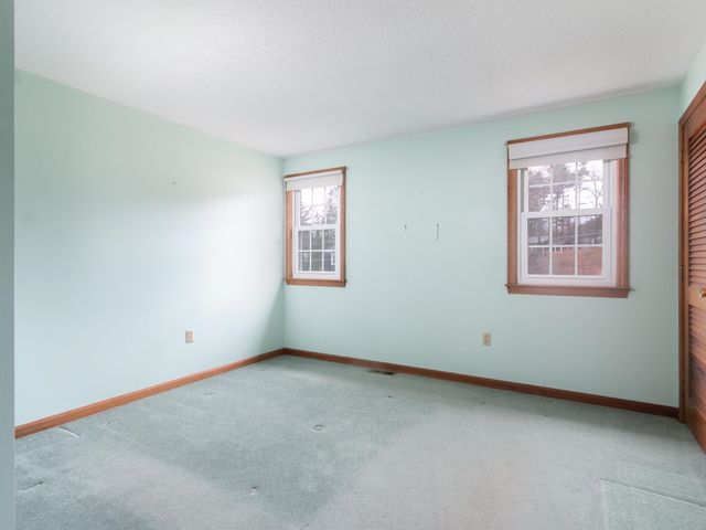 36 Hampton Drive, Nashua, NH 03063