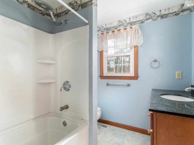 36 Hampton Drive, Nashua, NH 03063