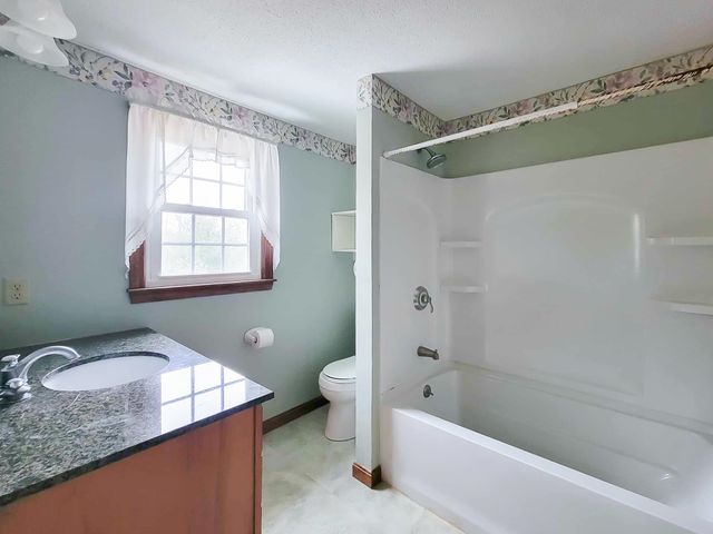 36 Hampton Drive, Nashua, NH 03063