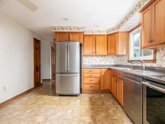 36 Hampton Drive, Nashua, NH 03063