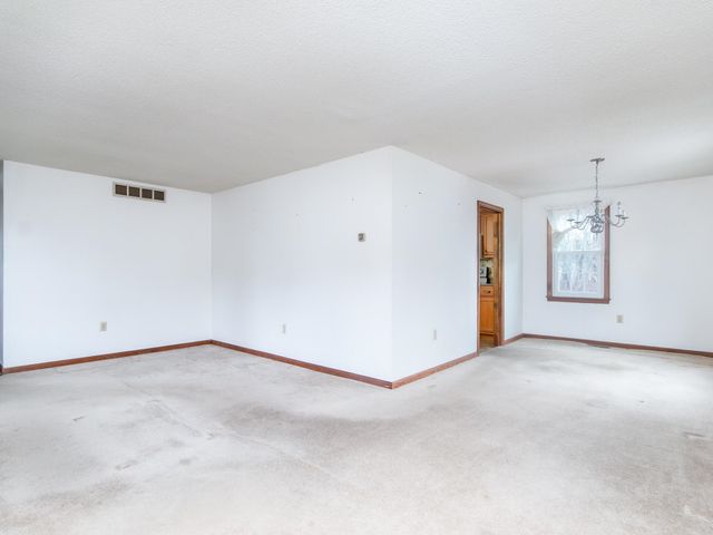 36 Hampton Drive, Nashua, NH 03063