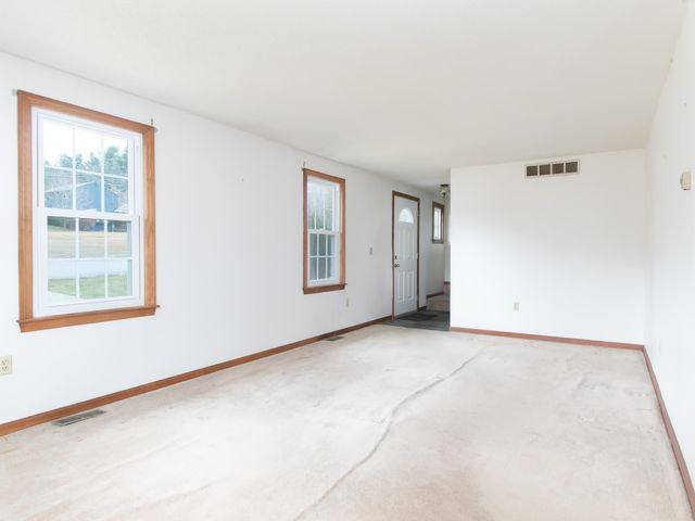 36 Hampton Drive, Nashua, NH 03063