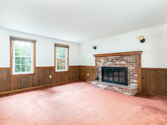 36 Hampton Drive, Nashua, NH 03063