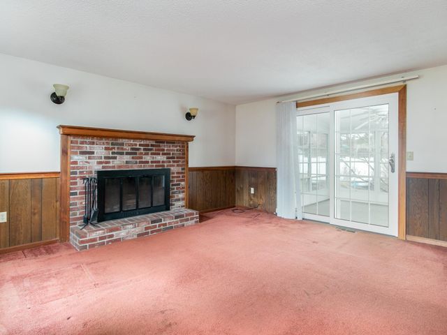 36 Hampton Drive, Nashua, NH 03063