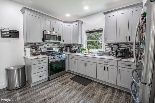 17 MIDDLESEX AVE, Hainesport, NJ 08036