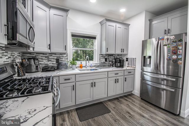17 MIDDLESEX AVE, Hainesport, NJ 08036