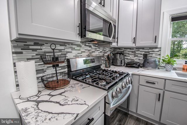 17 MIDDLESEX AVE, Hainesport, NJ 08036