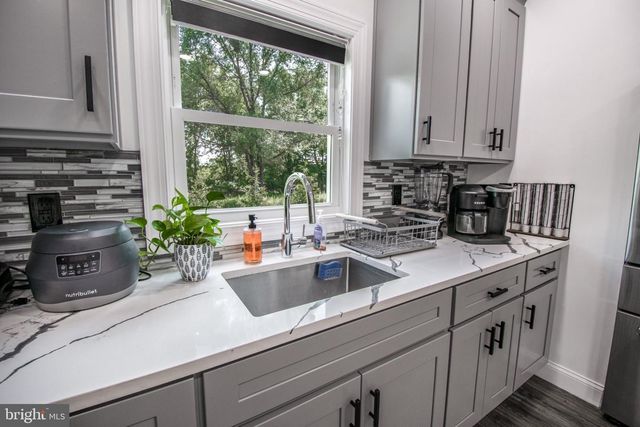 17 MIDDLESEX AVE, Hainesport, NJ 08036