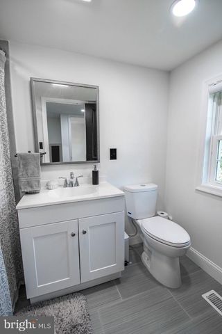 17 MIDDLESEX AVE, Hainesport, NJ 08036