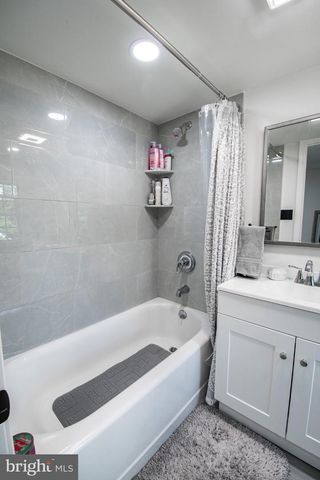 17 MIDDLESEX AVE, Hainesport, NJ 08036