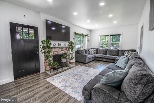 17 MIDDLESEX AVE, Hainesport, NJ 08036