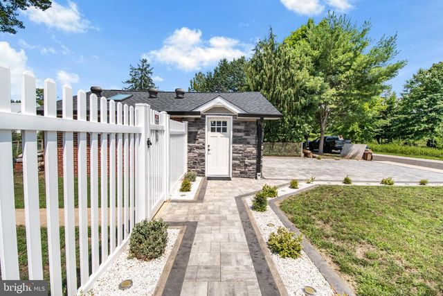 17 MIDDLESEX AVE, Hainesport, NJ 08036