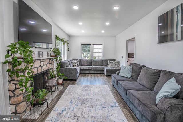 17 MIDDLESEX AVE, Hainesport, NJ 08036