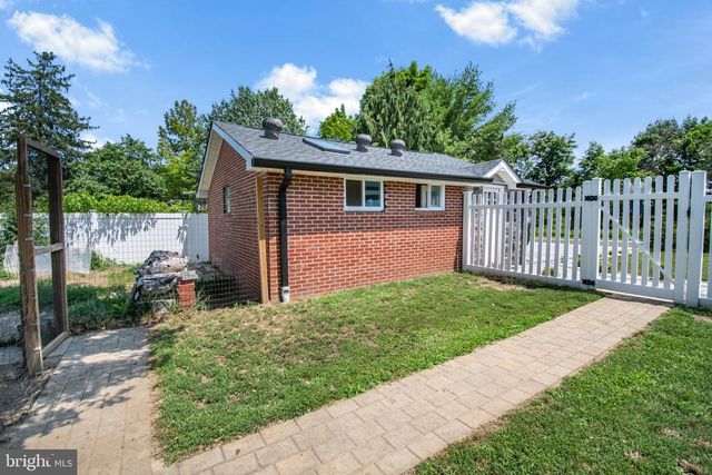 17 MIDDLESEX AVE, Hainesport, NJ 08036