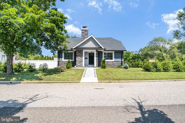 17 MIDDLESEX AVE, Hainesport, NJ 08036