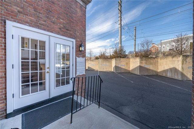 39 Pine Street 6A, New Canaan, CT 06840
