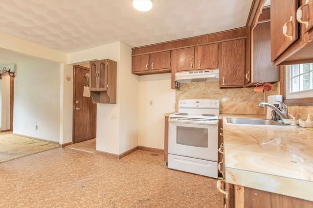 27 Sylvanus Wood Ln, Woburn, MA 01801