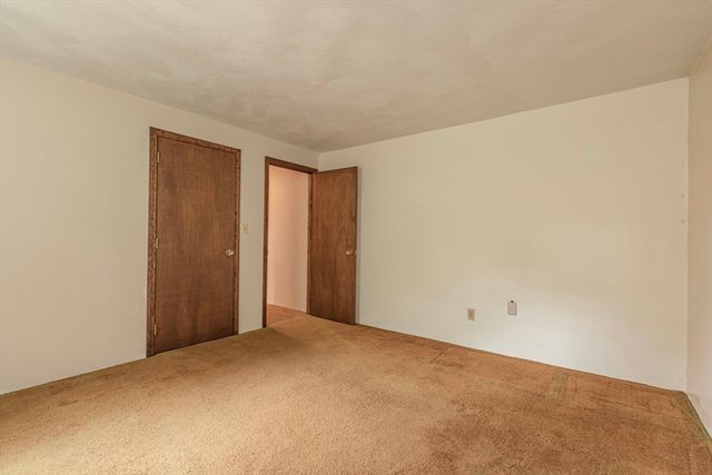 27 Sylvanus Wood Ln, Woburn, MA 01801