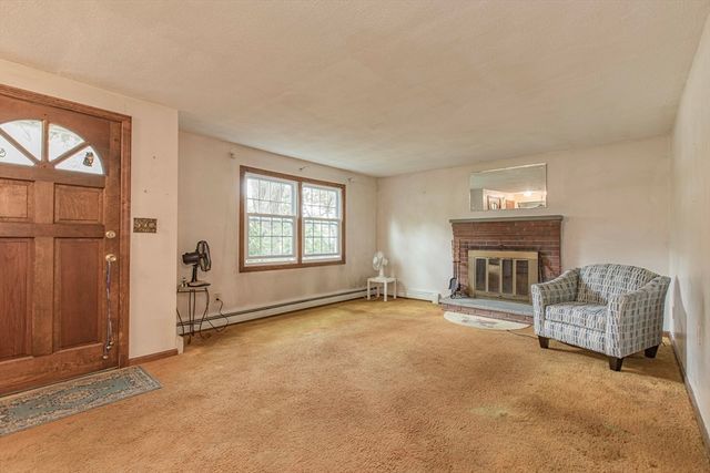 27 Sylvanus Wood Ln, Woburn, MA 01801