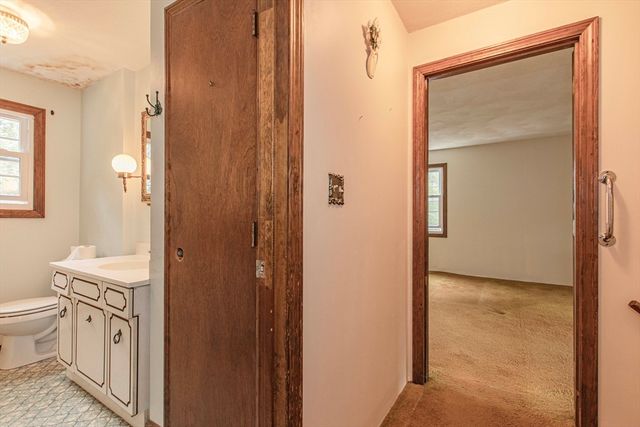 27 Sylvanus Wood Ln, Woburn, MA 01801