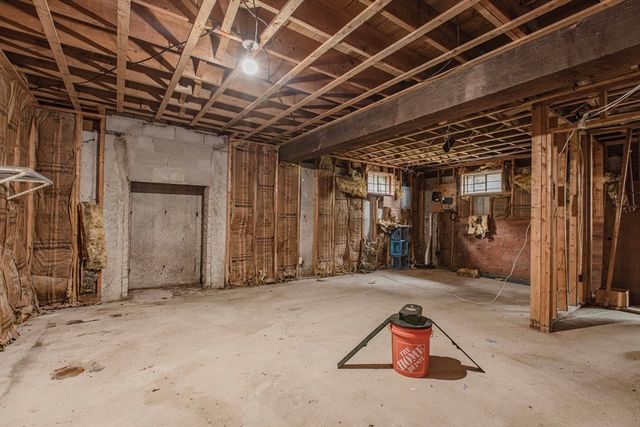 27 Sylvanus Wood Ln, Woburn, MA 01801