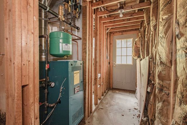 27 Sylvanus Wood Ln, Woburn, MA 01801