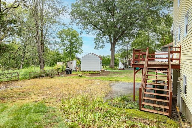 27 Sylvanus Wood Ln, Woburn, MA 01801