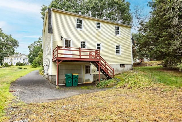 27 Sylvanus Wood Ln, Woburn, MA 01801