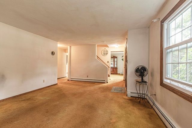 27 Sylvanus Wood Ln, Woburn, MA 01801