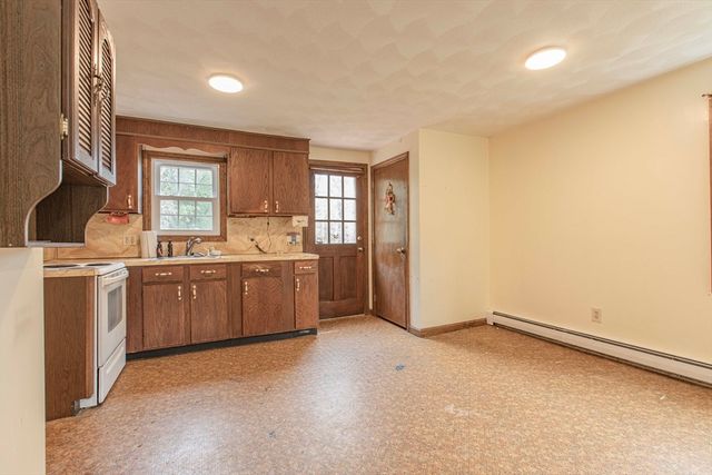 27 Sylvanus Wood Ln, Woburn, MA 01801