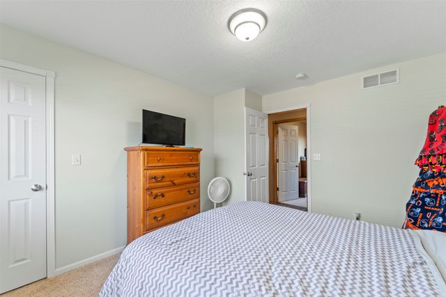 625 Meadow Circle, Huxley, IA 50124