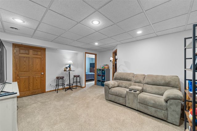 625 Meadow Circle, Huxley, IA 50124