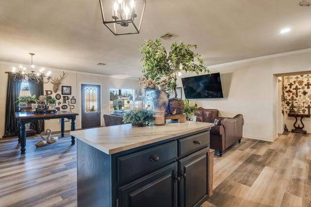 411 W RUBY AVENUE, Iowa Park, TX 76367