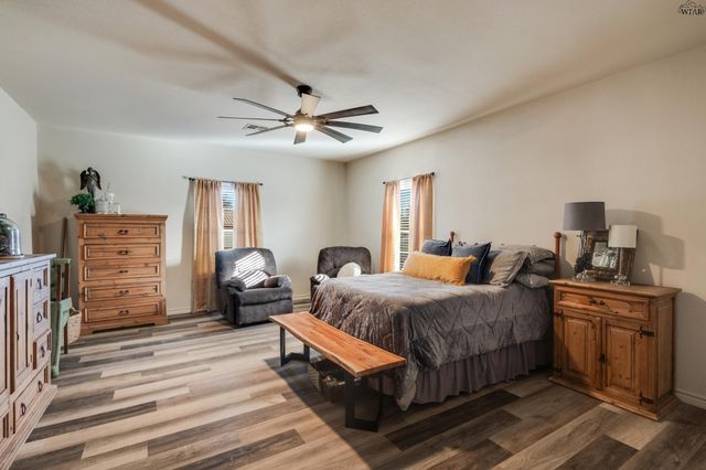 411 W RUBY AVENUE, Iowa Park, TX 76367