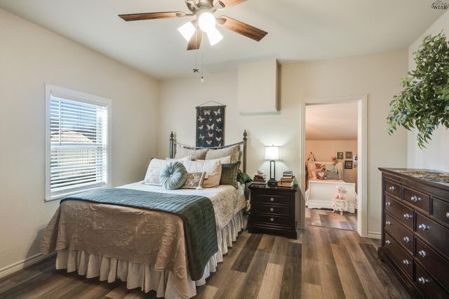 411 W RUBY AVENUE, Iowa Park, TX 76367