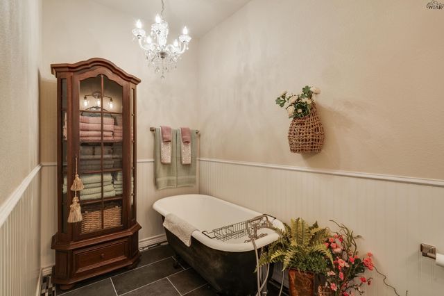 411 W RUBY AVENUE, Iowa Park, TX 76367