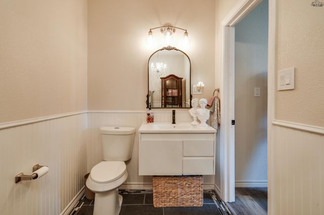 411 W RUBY AVENUE, Iowa Park, TX 76367