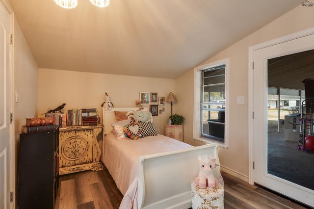 411 W RUBY AVENUE, Iowa Park, TX 76367