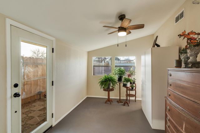 411 W RUBY AVENUE, Iowa Park, TX 76367