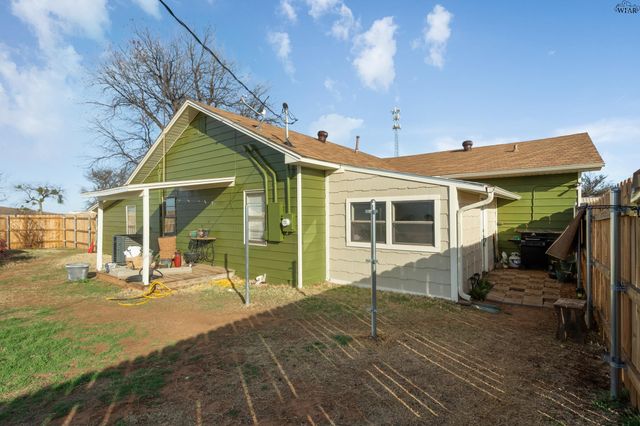 411 W RUBY AVENUE, Iowa Park, TX 76367