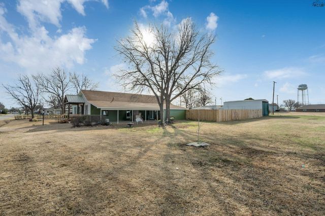 411 W RUBY AVENUE, Iowa Park, TX 76367