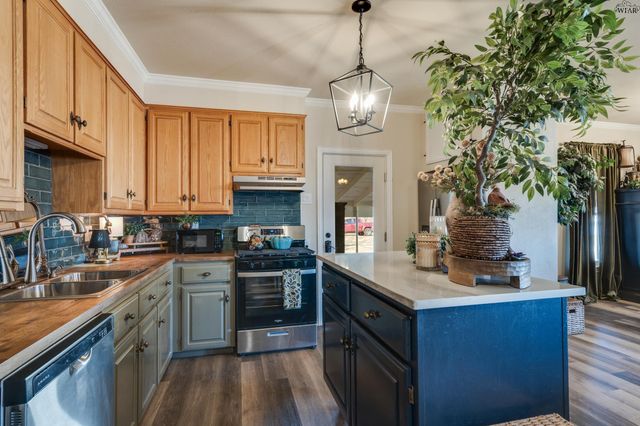 411 W RUBY AVENUE, Iowa Park, TX 76367