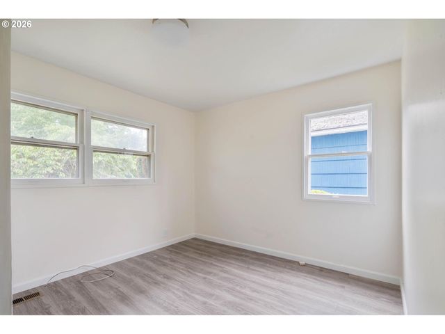 6025 Se KNIGHT St, Portland, OR 97206
