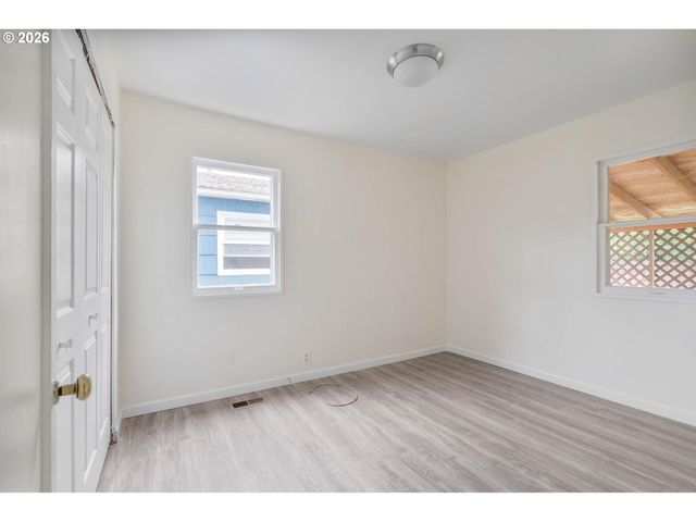 6025 Se KNIGHT St, Portland, OR 97206